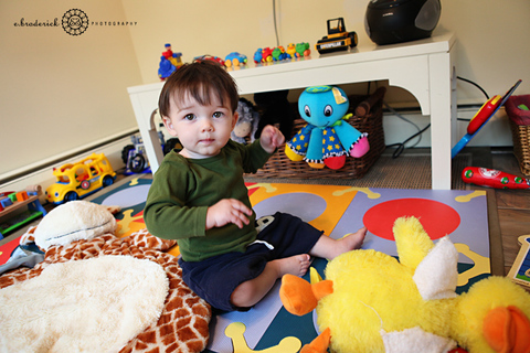 Jack's corner. More dancing. The duck at his feet sings a catchy tune!